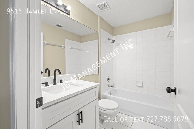 Building Photo - 9516 Hamlet Ln