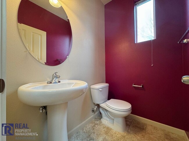 Building Photo - 10733 NE Gateway Pl