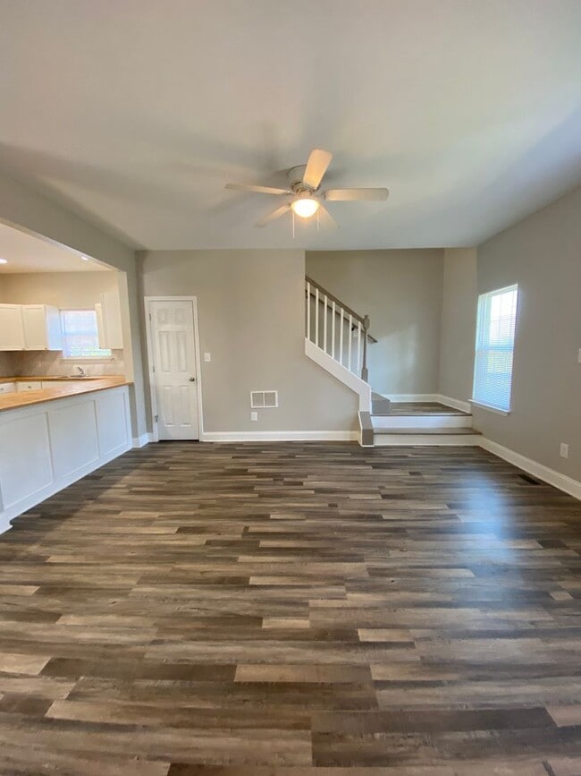 Building Photo - 162 Strickland Ave