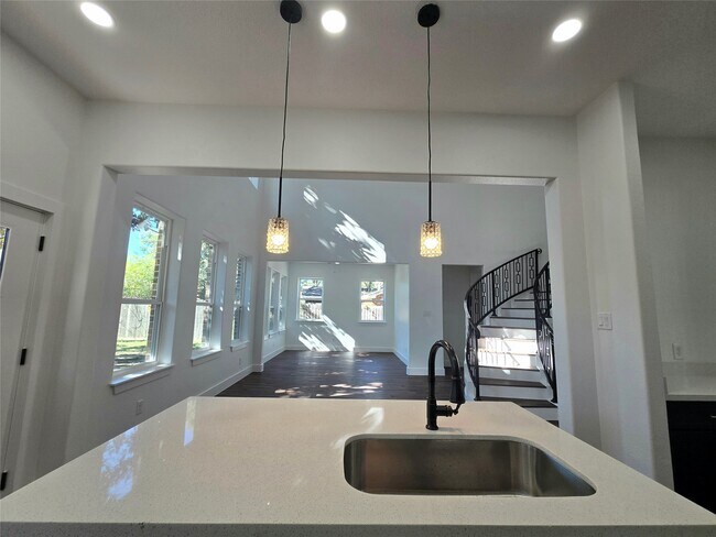 Building Photo - 14811 Wallach Dr