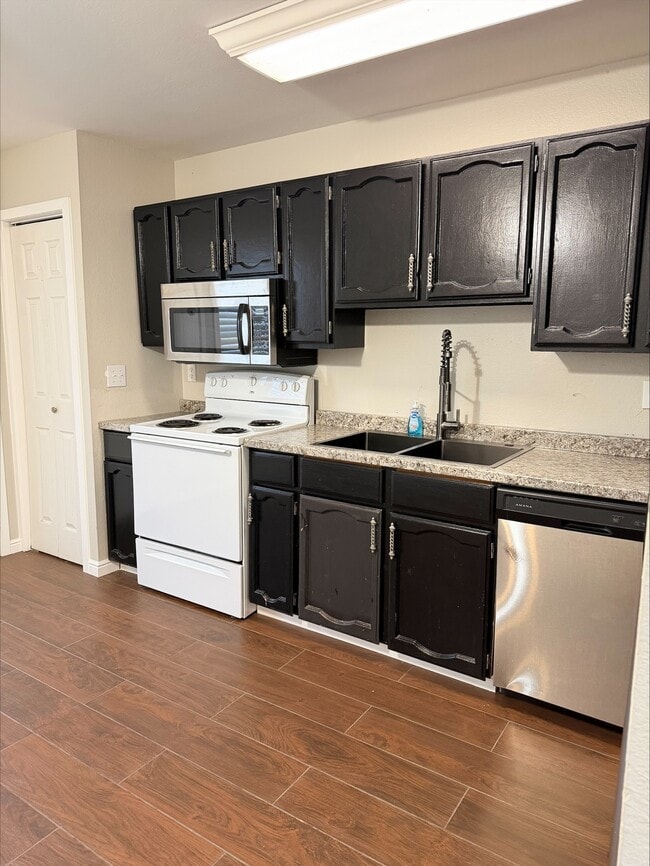 Building Photo - 1327B 9th W Ave