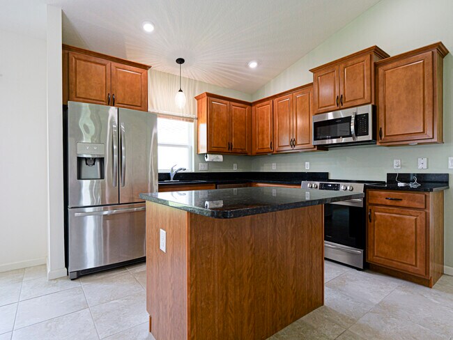Building Photo - 1821 Berkshire Cir SW
