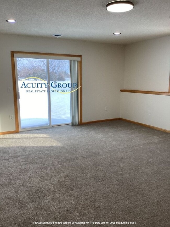 Building Photo - 3BR, 3BA Three Level Split in Zimmerman