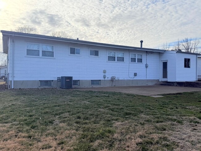 Building Photo - 3 Bedroom Home for rent in Florissant