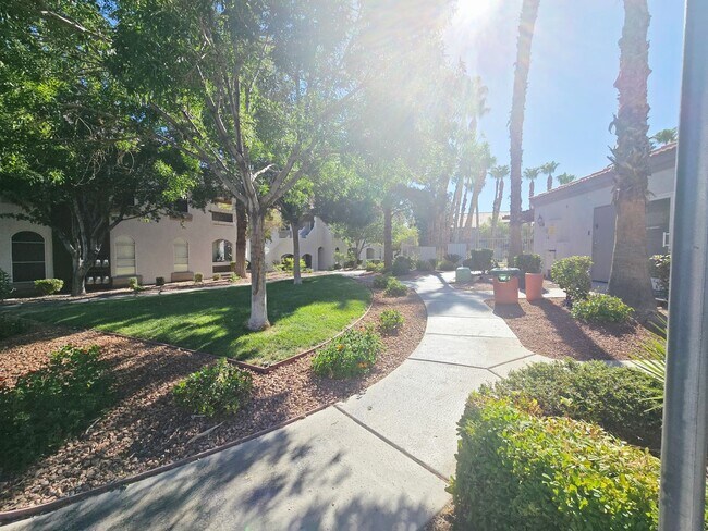Building Photo - CHARMING 2BD/2BA CONDO IN HENDERSON! W/ COMMUNITY POOL