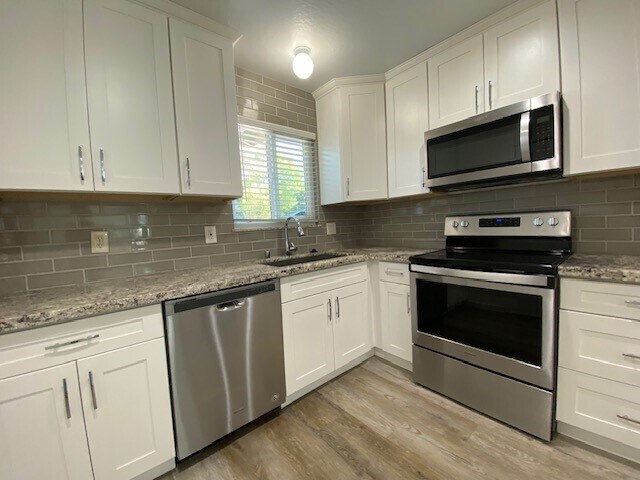 Building Photo - Beautiful Duplex in Rockin, CA!