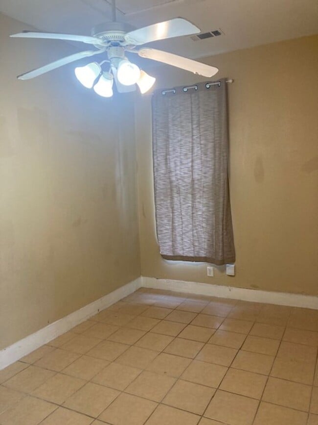 Building Photo - Gulfport 2 Bedroom