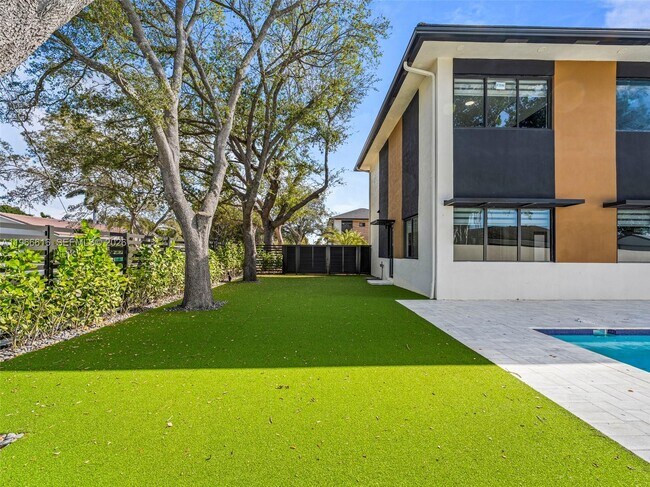 Building Photo - 17902 SW 149th Ct