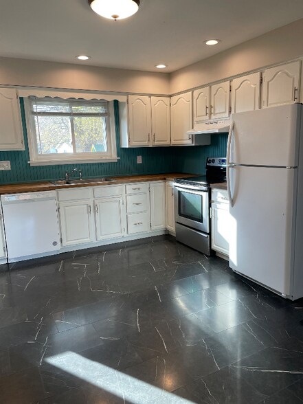 Building Photo - 1702 Terrace Ct