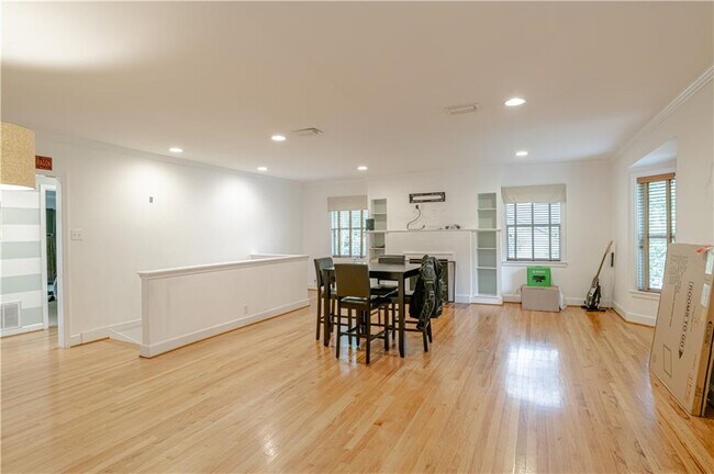 Building Photo - 324 Dalewood Dr