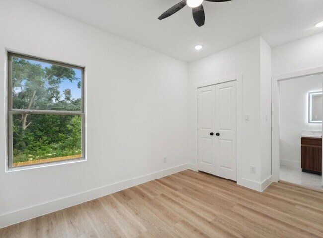 Building Photo - 7418 Maxroy St