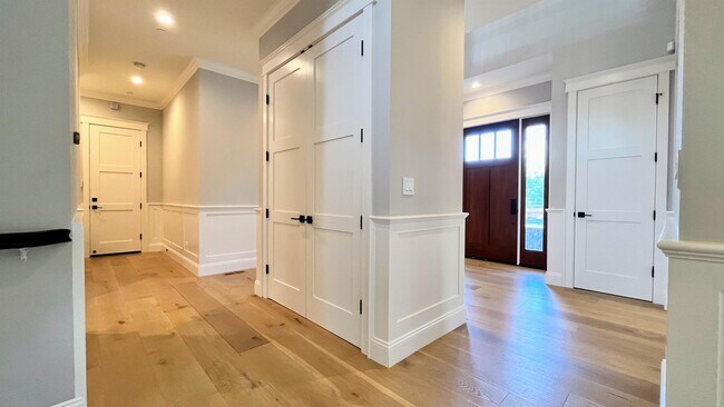Building Photo - 718 San Benito Ave