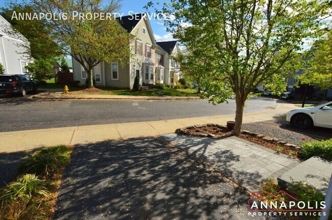 Building Photo - 656 Howards Loop