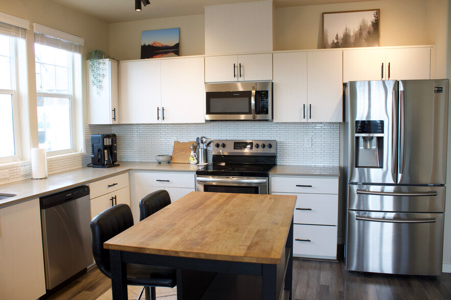 Kitchen - 17182 SW Appledale Rd