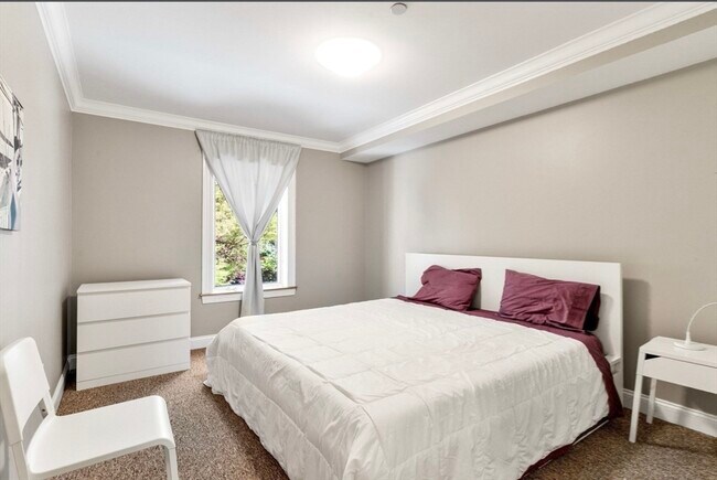 Building Photo - 5 Brigham St