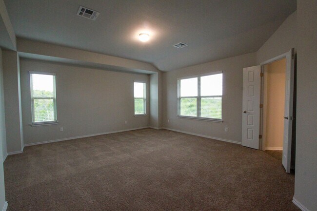 Building Photo - Newly Built 3 Bedroom, 2.5 Bath House in Round Rock's University Park Villas