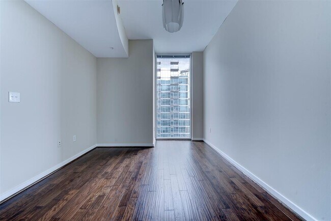 Building Photo - 5925 Almeda Rd