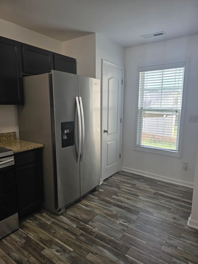 Building Photo - NEW LISTING!!!!!