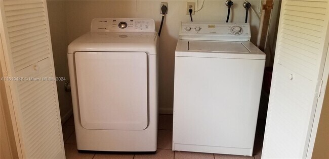 Building Photo - 2526 Taylor St