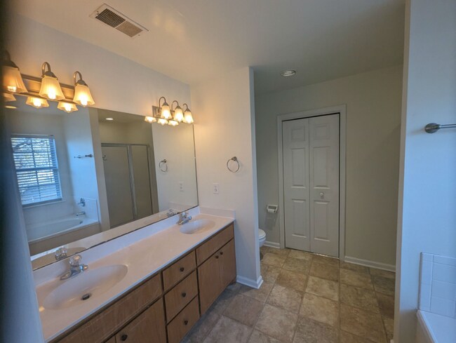 Building Photo - Hanahan Lake View Home for Lease