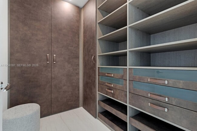 Building Photo - 16901 Collins Ave