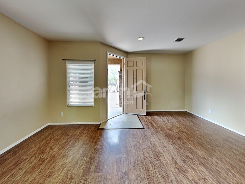 Building Photo - 6467 S Sunrise Valley Dr