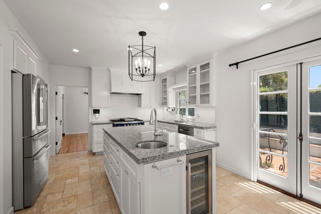 Building Photo - Kensington Exceptional Location 4Bed 3.5 Bath Private Gated Spanish Estate like property