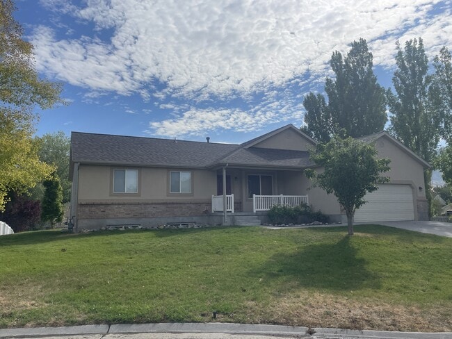 Building Photo - 134 Lakeview Dr