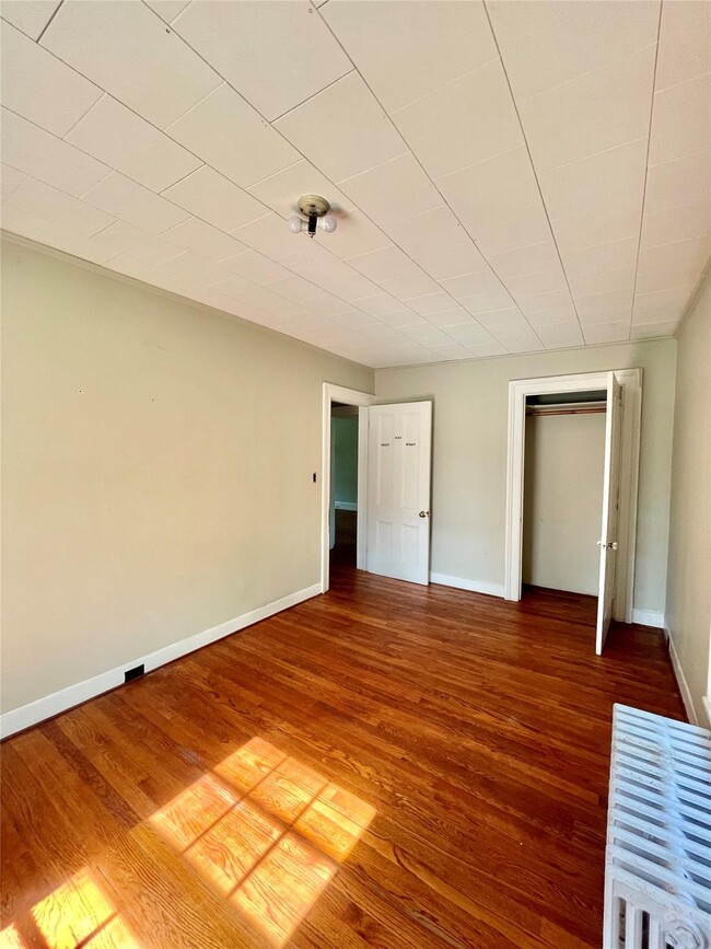 Building Photo - 6 Edgewood Dr
