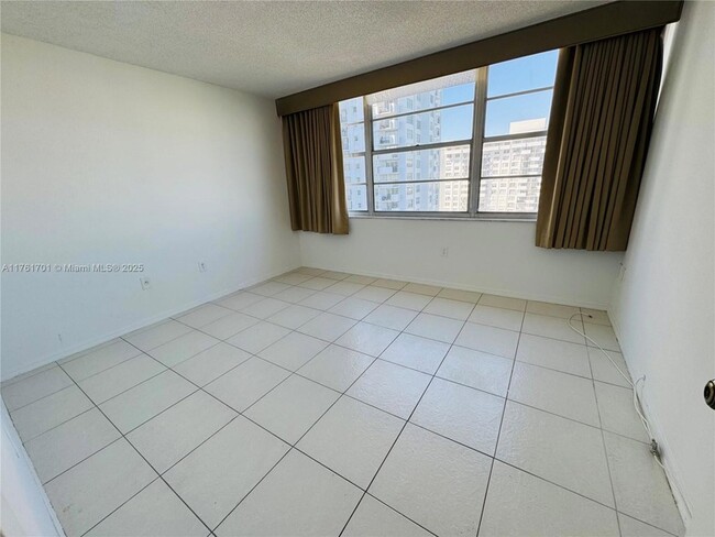 Building Photo - 18071 Biscayne Blvd