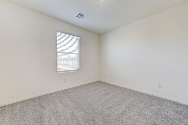 Building Photo - Newly Built 4 bedrooms in Cadence