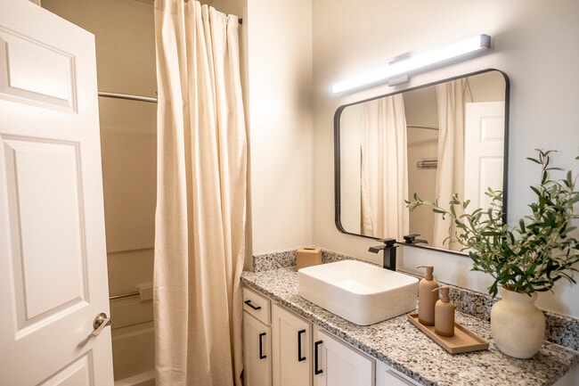 Building Photo - Orchard Ridge