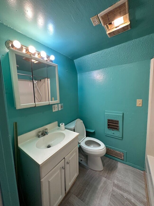 Building Photo - 2 Bedroom / 1 bath A Frame Home  Erwin, TN
