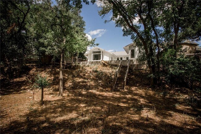 Building Photo - 5139 Meadow Creek Dr