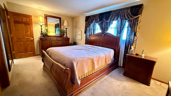 Building Photo - 12913 Crestbrook Ct