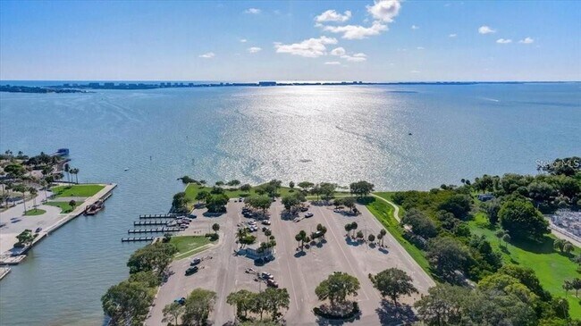 Building Photo - 1064 N Tamiami Trl