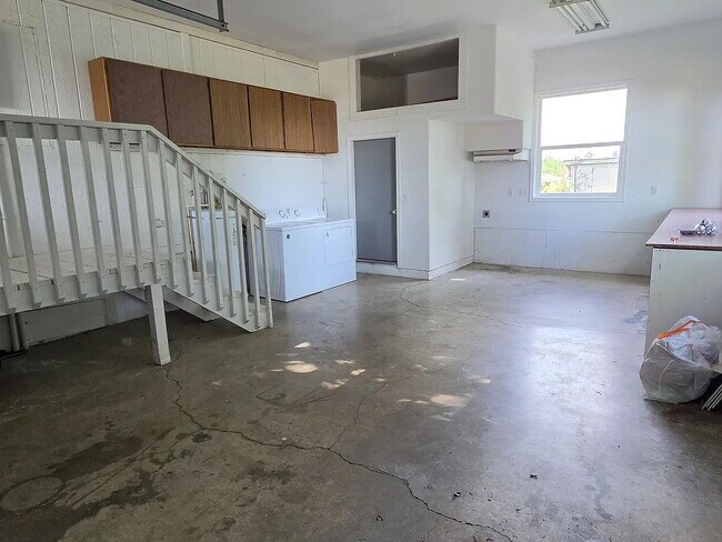 Building Photo - "Charming 4-Bedroom Retreat with Cozy Fireplace in Woodburn – 1900 Sq Ft of Comfort!"