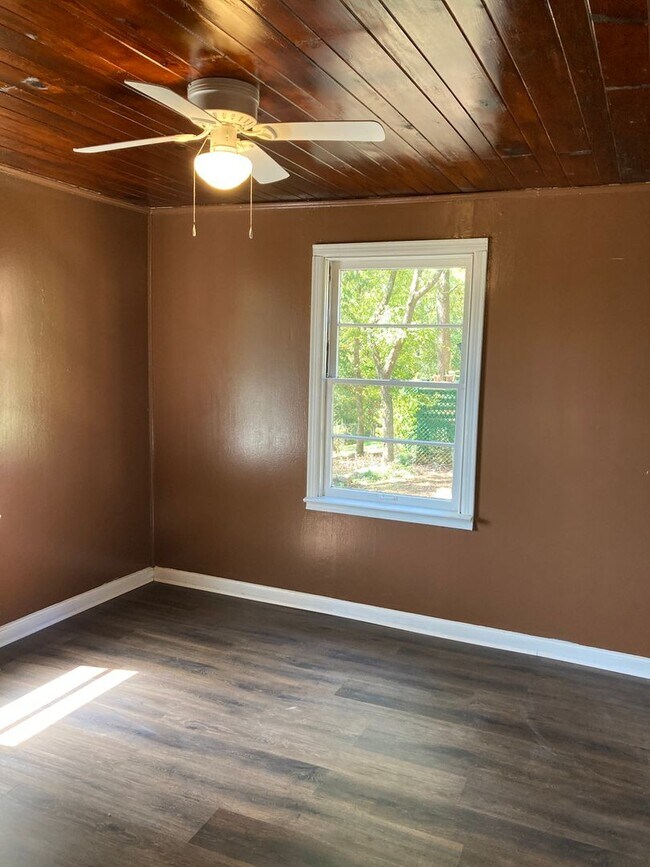 Building Photo - 245 First Ave Pinecrest