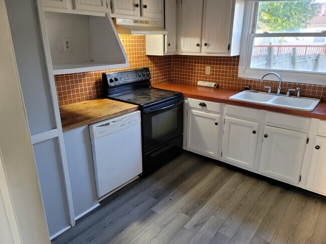 Building Photo - 32 Jolly Rancher Dr