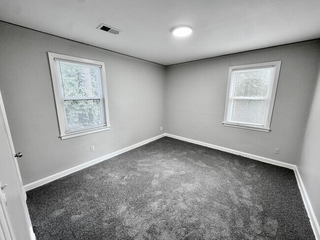 Building Photo - 3148 St Charles Dr