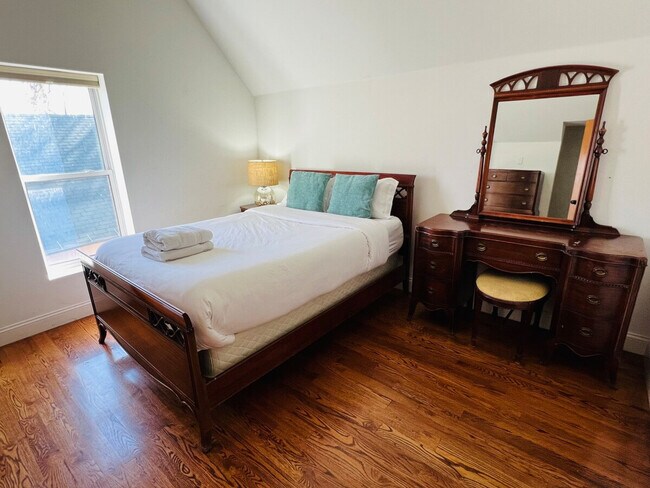 Building Photo - 3209 W Fairview Pl