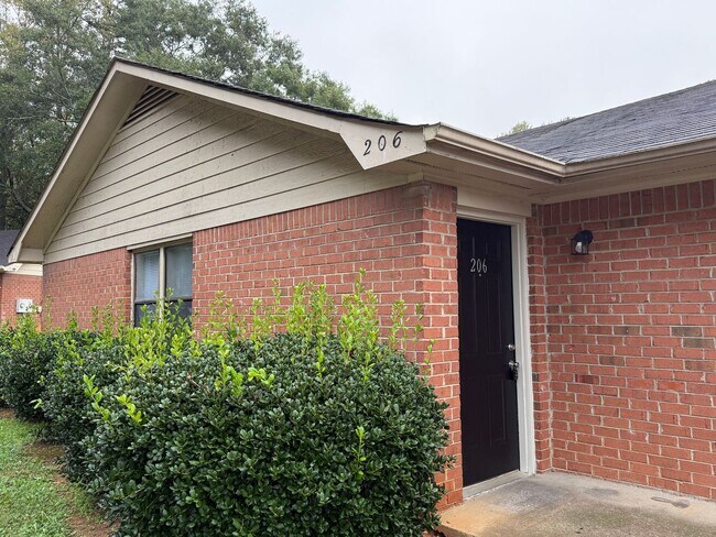 Building Photo - 204/206 Michele Dr