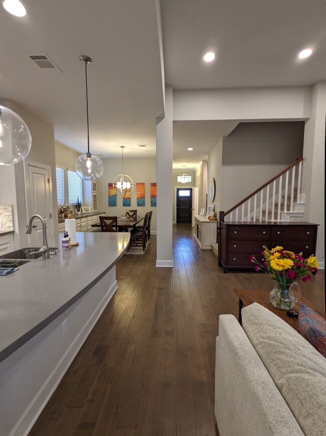 Building Photo - 15008 Cabrillo Way