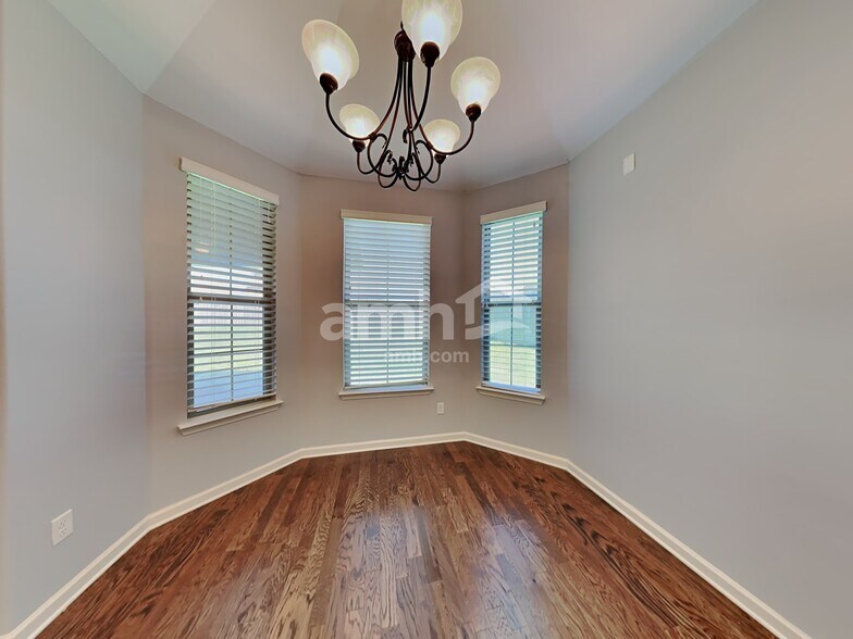 Building Photo - 45 Donna Lyn Dr