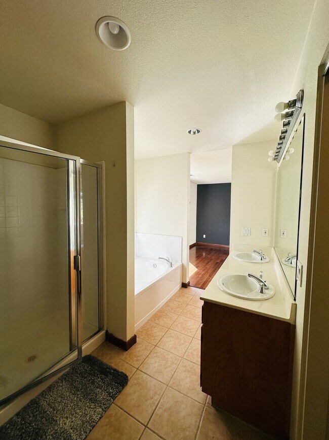 Building Photo - Beautiful 3 Bed, 2.5 Bath Home with Garage, Spacious Layout & Private Yard in Desirable Hercules ...