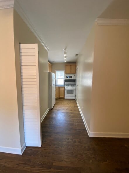 Building Photo - 3246 N Clifton Ave