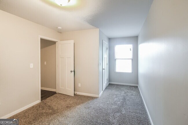 Building Photo - 5195 Tew Ln SW