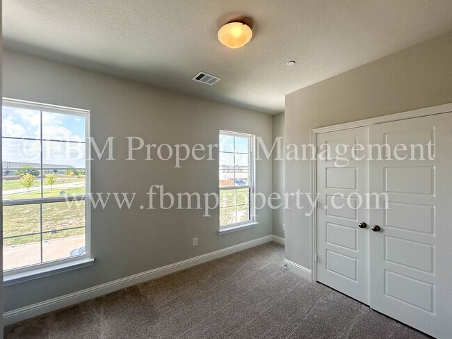 Building Photo - 2069 Layla Dr