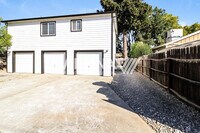 Building Photo - 912 Shearer St