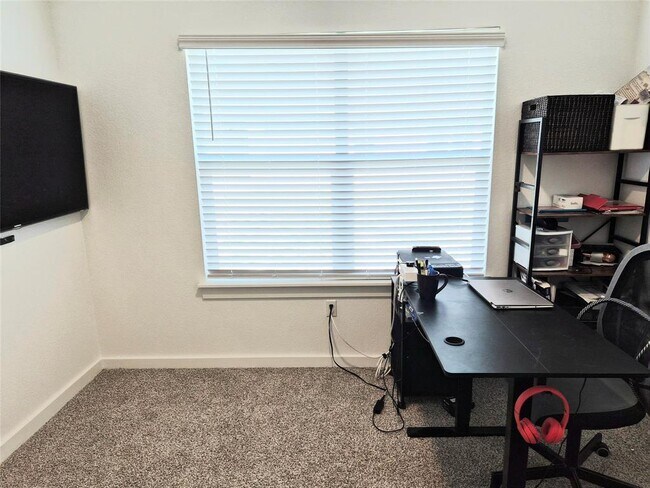 Building Photo - 501 Elm Crk Dr